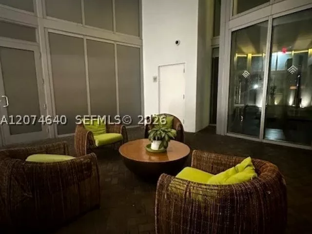 2-bedroom condo for rent in Miami - 90 SW 3rd St 4406 - MondialRealty