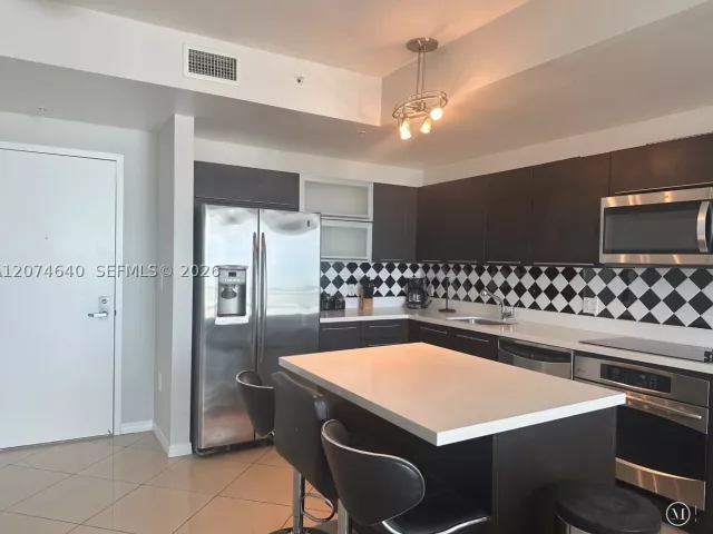 2-bedroom condo for rent in Miami - 90 SW 3rd St 4406 - MondialRealty