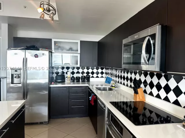 2-bedroom condo for rent in Miami - 90 SW 3rd St 4406 - MondialRealty