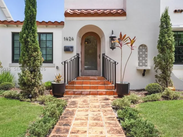 3-bedroom home for rent in Miami - 1424 SW 11th St - MondialRealty