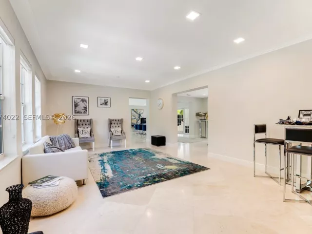 5-bedroom home for sale in Miami Beach - 140 N Hibiscus Dr - MondialRealty