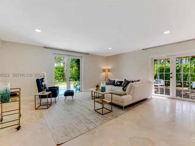5-bedroom home for sale in Miami Beach - 140 N Hibiscus Dr - MondialRealty