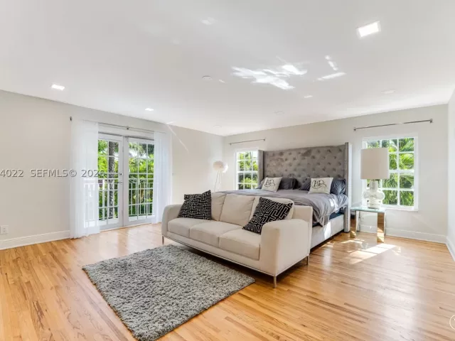 5-bedroom home for sale in Miami Beach - 140 N Hibiscus Dr - MondialRealty