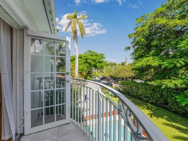 5-bedroom home for sale in Miami Beach - 140 N Hibiscus Dr - MondialRealty