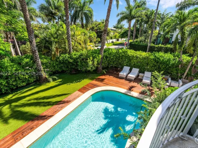 5-bedroom home for sale in Miami Beach - 140 N Hibiscus Dr - MondialRealty