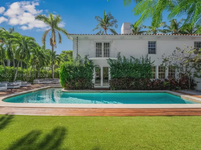 5-bedroom home for sale in Miami Beach - 140 N Hibiscus Dr - MondialRealty