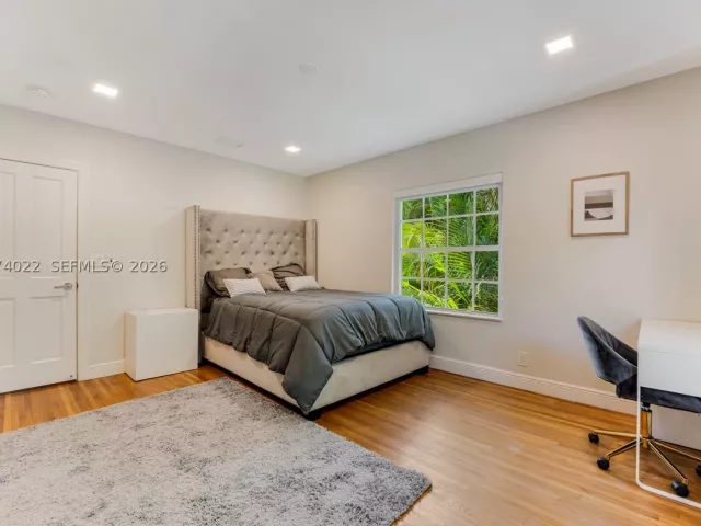 5-bedroom home for sale in Miami Beach - 140 N Hibiscus Dr - MondialRealty