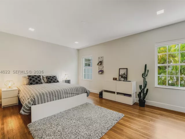 5-bedroom home for sale in Miami Beach - 140 N Hibiscus Dr - MondialRealty