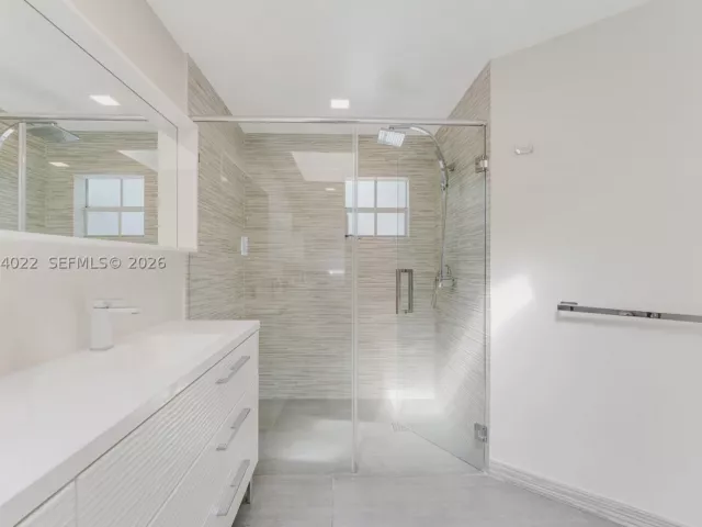 5-bedroom home for sale in Miami Beach - 140 N Hibiscus Dr - MondialRealty