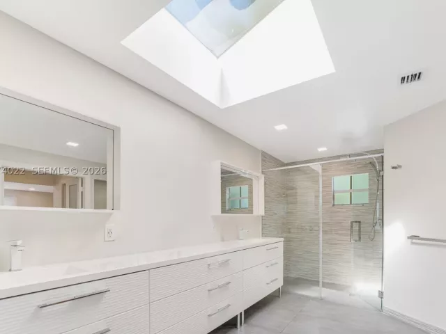 5-bedroom home for sale in Miami Beach - 140 N Hibiscus Dr - MondialRealty