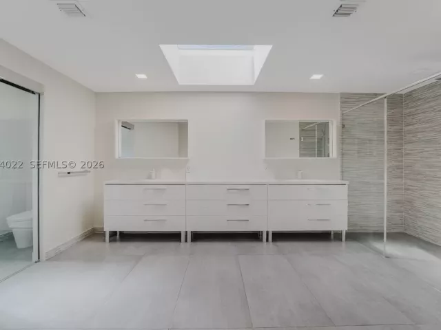 5-bedroom home for sale in Miami Beach - 140 N Hibiscus Dr - MondialRealty