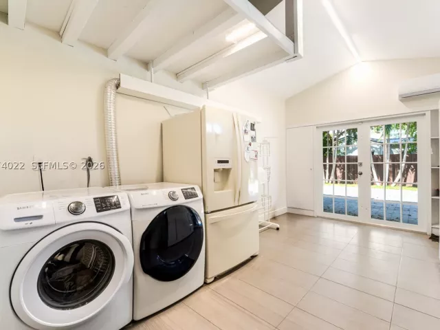 5-bedroom home for sale in Miami Beach - 140 N Hibiscus Dr - MondialRealty