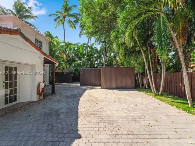 5-bedroom home for sale in Miami Beach - 140 N Hibiscus Dr - MondialRealty