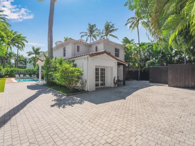 5-bedroom home for sale in Miami Beach - 140 N Hibiscus Dr - MondialRealty