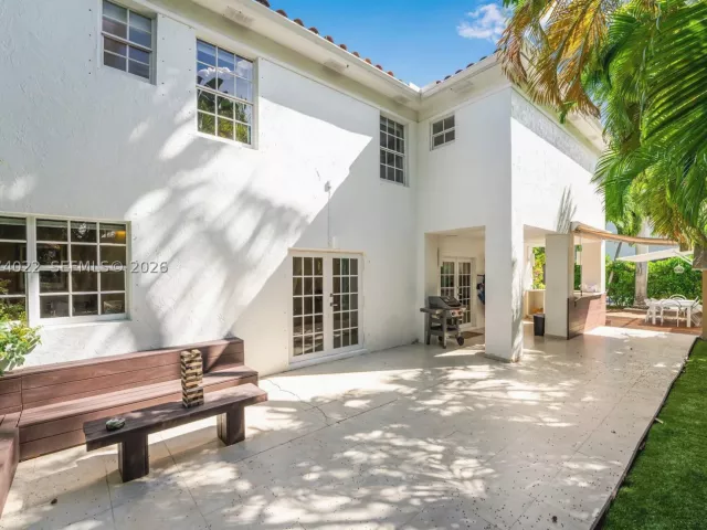 5-bedroom home for sale in Miami Beach - 140 N Hibiscus Dr - MondialRealty