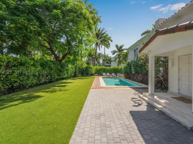 5-bedroom home for sale in Miami Beach - 140 N Hibiscus Dr - MondialRealty