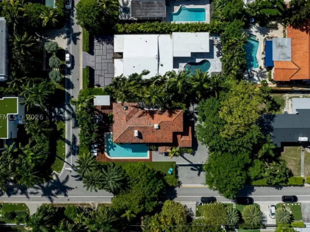 5-bedroom home for sale in Miami Beach - 140 N Hibiscus Dr - MondialRealty