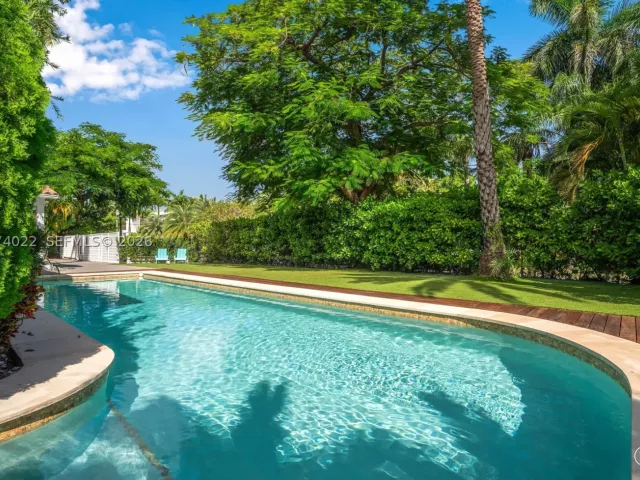 5-bedroom home for sale in Miami Beach - 140 N Hibiscus Dr - MondialRealty