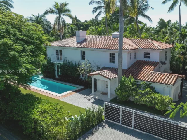 5-bedroom home for sale in Miami Beach - 140 N Hibiscus Dr - MondialRealty