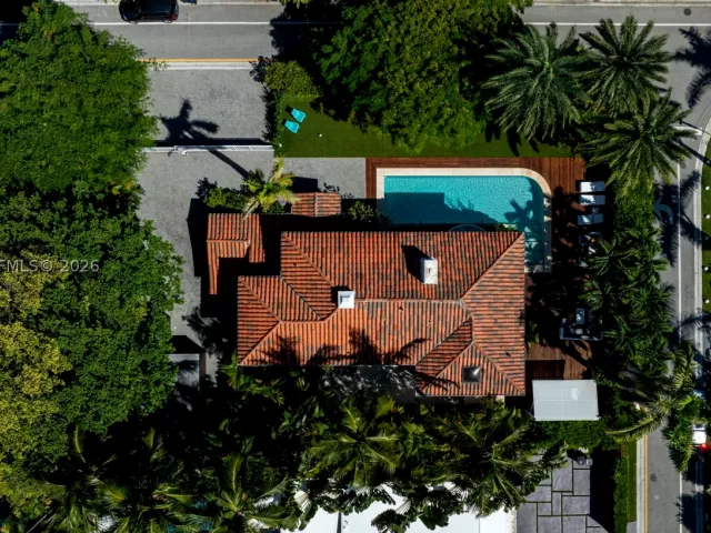 5-bedroom home for sale in Miami Beach - 140 N Hibiscus Dr - MondialRealty