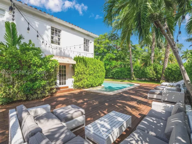 5-bedroom home for sale in Miami Beach - 140 N Hibiscus Dr - MondialRealty