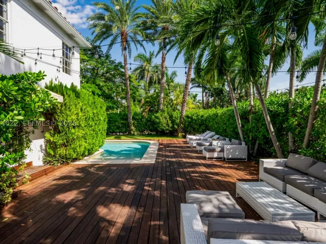 5-bedroom home for sale in Miami Beach - 140 N Hibiscus Dr - MondialRealty