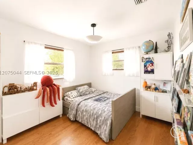 3-bedroom home for rent in Fort Lauderdale - 1720 SW 4th St 1720 - MondialRealty