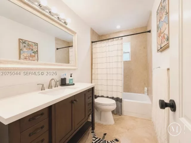 3-bedroom home for rent in Fort Lauderdale - 1720 SW 4th St 1720 - MondialRealty