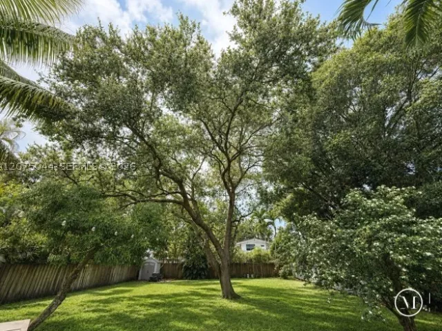 3-bedroom home for rent in Fort Lauderdale - 1720 SW 4th St 1720 - MondialRealty