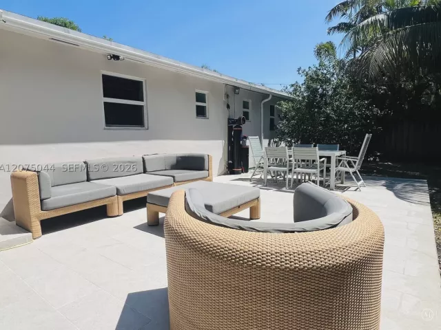 3-bedroom home for rent in Fort Lauderdale - 1720 SW 4th St 1720 - MondialRealty