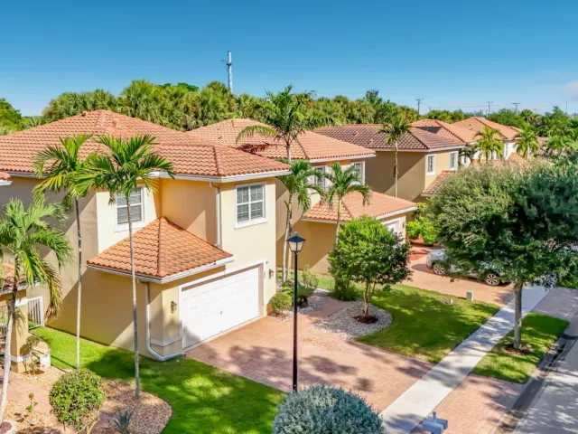 4-bedroom home for rent in West Palm Beach - 57 ATWELL Drive - MondialRealty