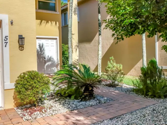 4-bedroom home for rent in West Palm Beach - 57 ATWELL Drive - MondialRealty