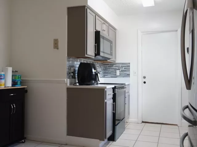 3-bedroom home for sale in West Palm Beach - 5805 BOSQUE Lane - MondialRealty