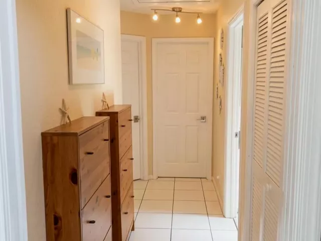 4-bedroom home for sale in Pembroke Pines - 18301 NW 16th Street - MondialRealty