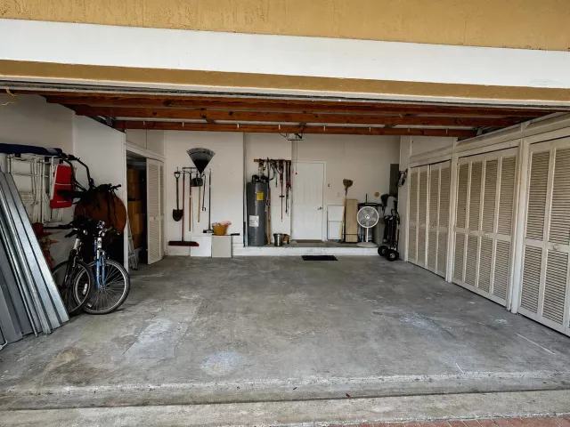 4-bedroom home for sale in Pembroke Pines - 18301 NW 16th Street - MondialRealty
