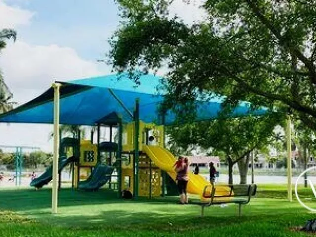 4-bedroom home for sale in Pembroke Pines - 18301 NW 16th Street - MondialRealty