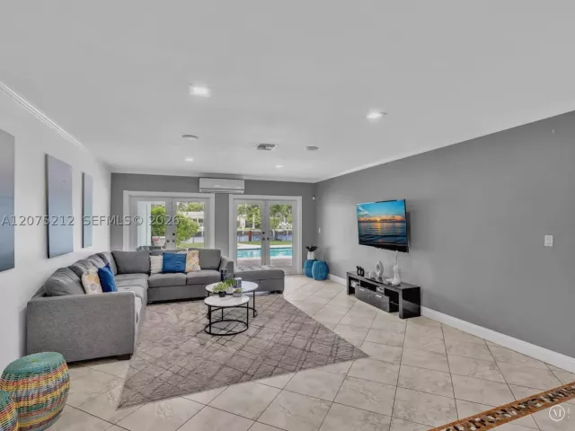 5-bedroom home for rent in Hallandale Beach - 413 Tamarind Dr - MondialRealty