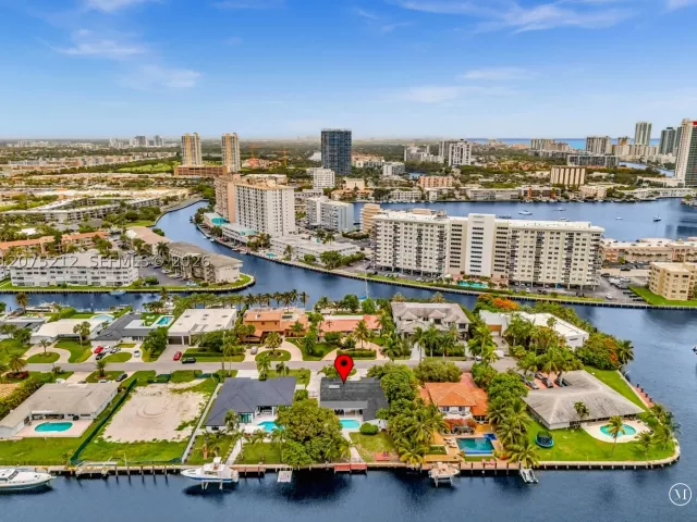5-bedroom home for rent in Hallandale Beach - 413 Tamarind Dr - MondialRealty