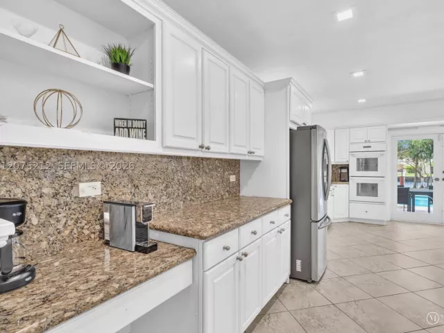 5-bedroom home for rent in Hallandale Beach - 413 Tamarind Dr - MondialRealty