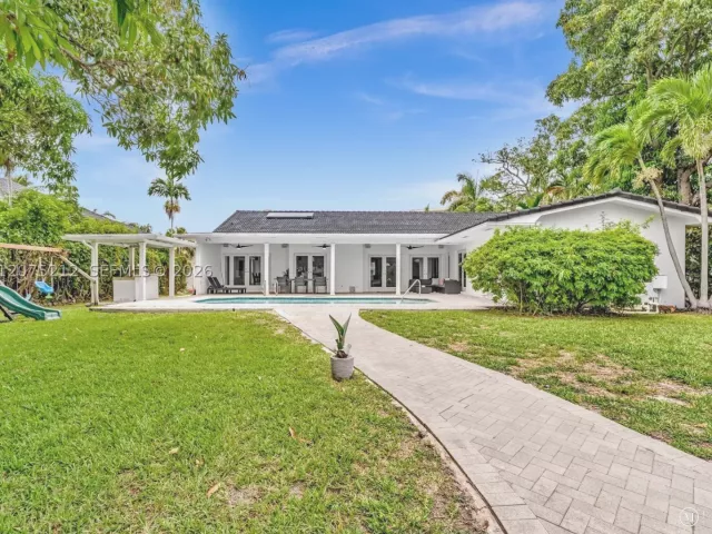 5-bedroom home for rent in Hallandale Beach - 413 Tamarind Dr - MondialRealty