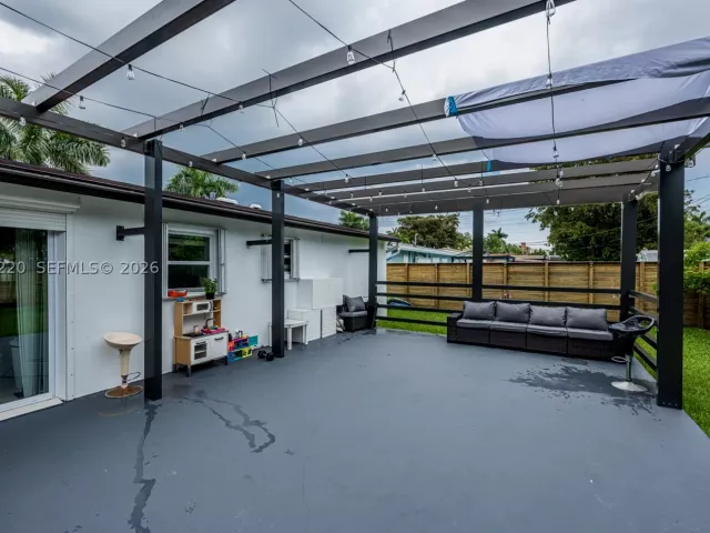 3-bedroom home for rent in Hallandale Beach -  - MondialRealty