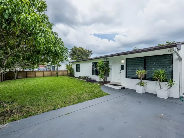 3-bedroom home for rent in Hallandale Beach -  - MondialRealty