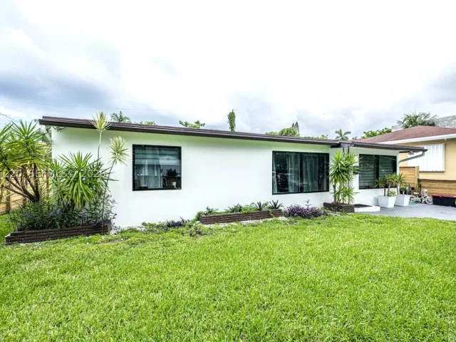 3-bedroom home for rent in Hallandale Beach -  - MondialRealty