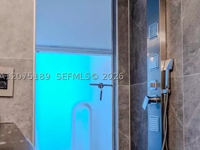2-bedroom condo for rent in Miami - 90 SW 3RD STREET 3703-1 - MondialRealty