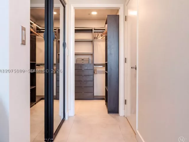 2-bedroom condo for rent in Miami - 90 SW 3RD STREET 3703-1 - MondialRealty