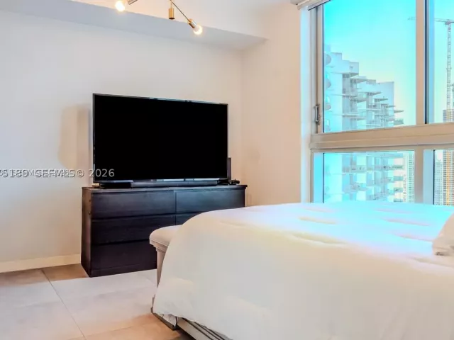 2-bedroom condo for rent in Miami - 90 SW 3RD STREET 3703-1 - MondialRealty