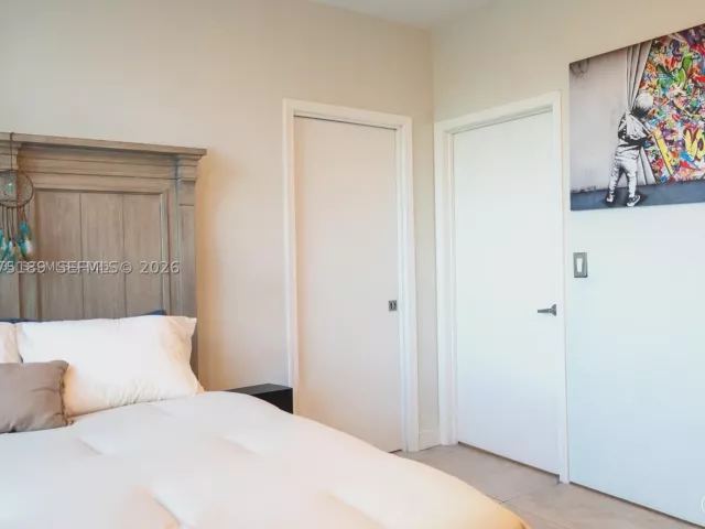 2-bedroom condo for rent in Miami - 90 SW 3RD STREET 3703-1 - MondialRealty