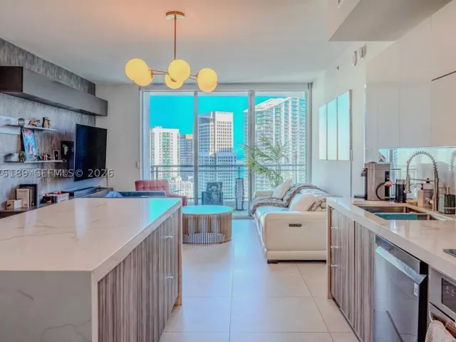 2-bedroom condo for rent in Miami - 90 SW 3RD STREET 3703-1 - MondialRealty