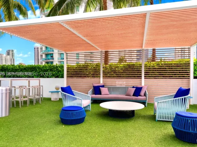 2-bedroom condo for rent in Miami - 90 SW 3RD STREET 3703-1 - MondialRealty