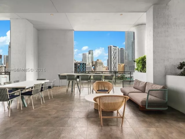 2-bedroom condo for rent in Miami - 90 SW 3RD STREET 3703-1 - MondialRealty